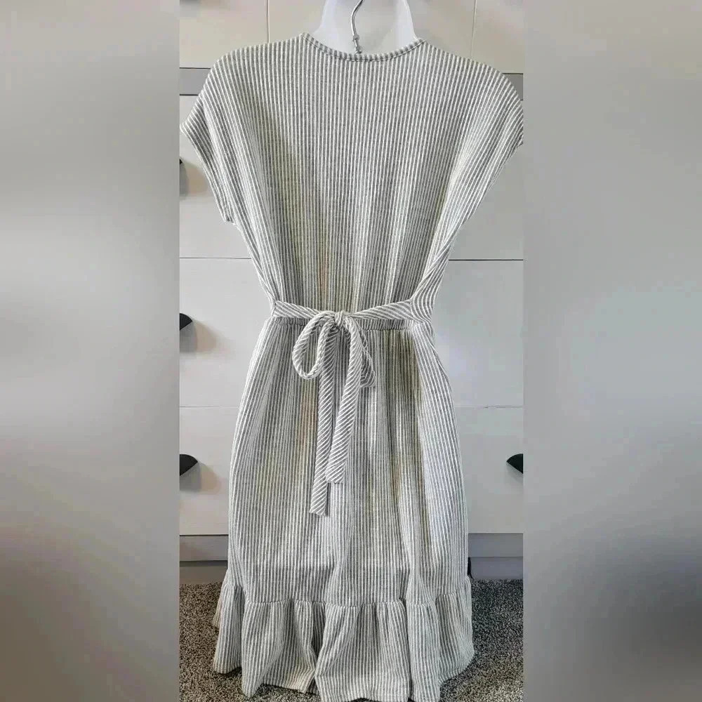 Caution to the Wind Brown White Seersucker Ruffle Faux Wrap V-Neck Dress size M - Picture 2 of 9